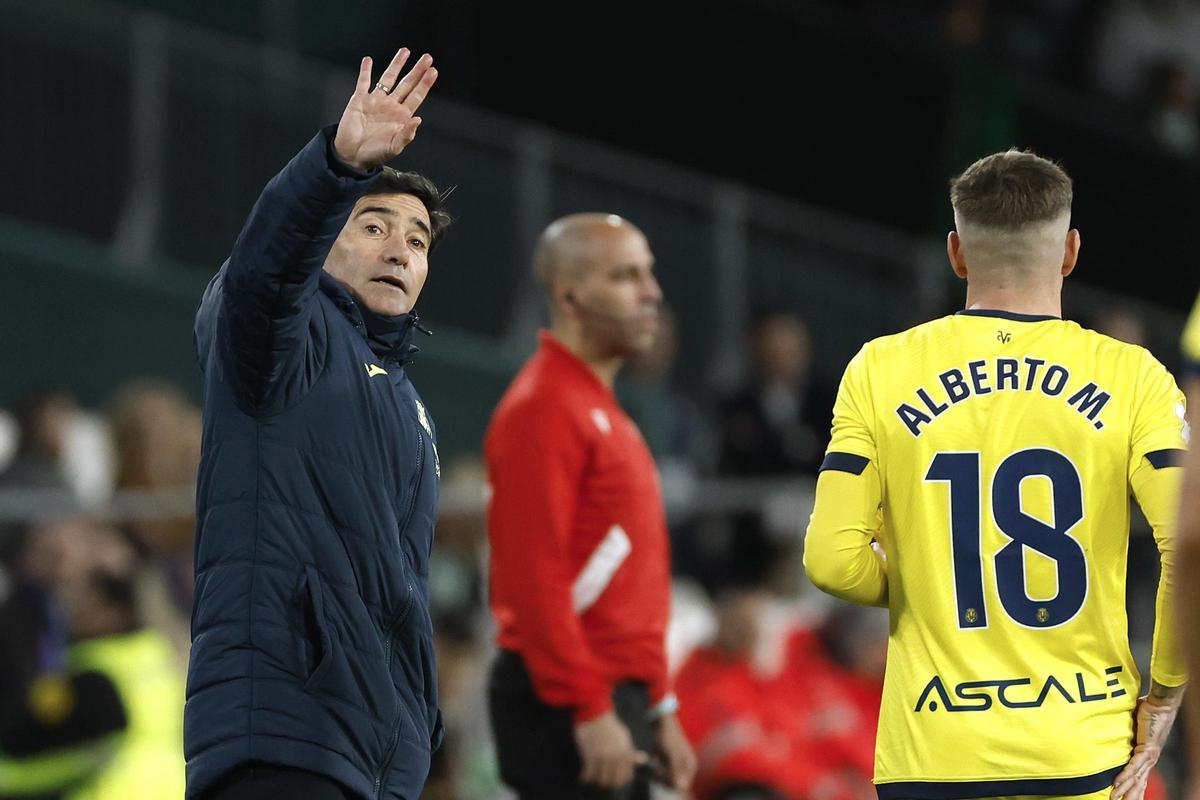 Marcelino Garcia Toral durante el partido en el Villamarín.