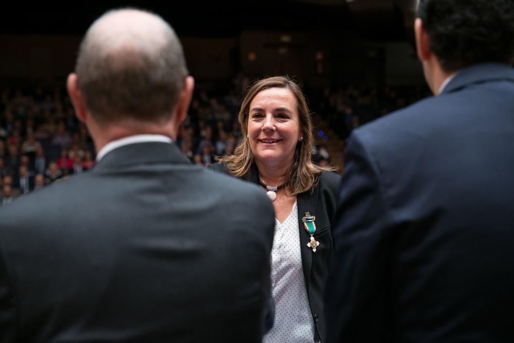 Entrega de medallas a Los Santos Ángeles Custodios en Oviedo