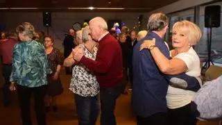 El baile de Os Mallos es «la mejor medicina» vecinal