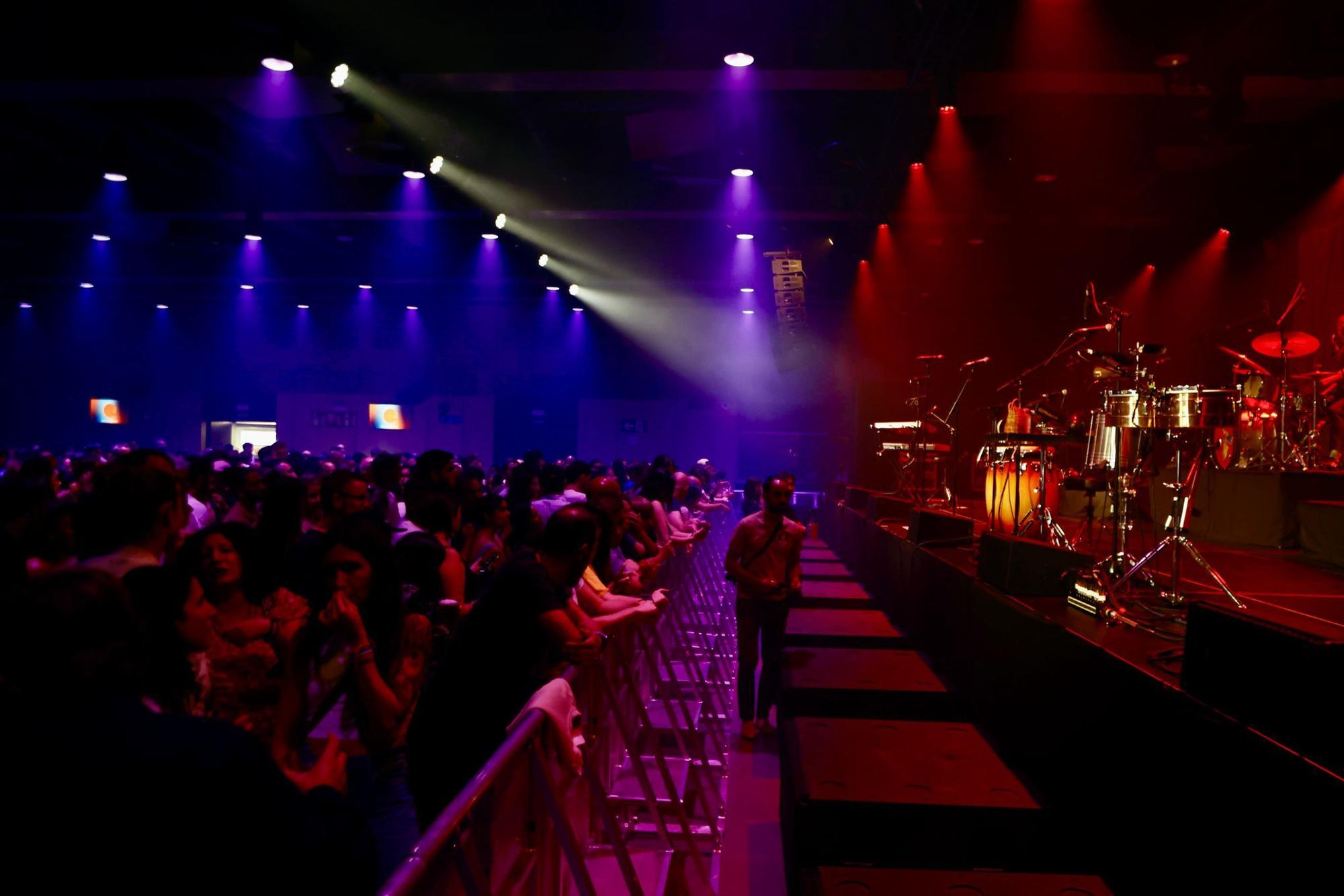 El auditorio del Roig Arena abre sus puertas con el universo de The Cat Empire