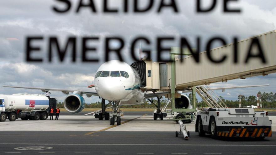 Un avión en el aeropuerto de Lavacolla // Archivo