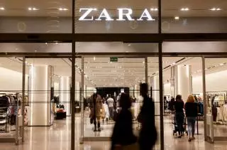 Esta prenda se ha vuelto viral en las rebajas de Zara y Pull&Bear