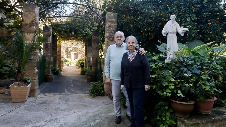 Jaume Llabrés y Aina Pascual, 30 años cuidando y divulgando el patrimonio del convento de las caputxines en Palma