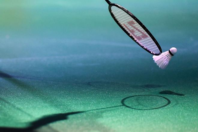 Un jugador compite en el torneo de bádminton para hombres en los Juegos Europeos 2019 en Minsk.