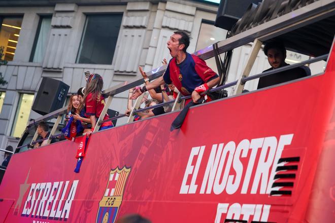 ¡De locos! Las mejores imágenes de una ciudad entregada al Barça