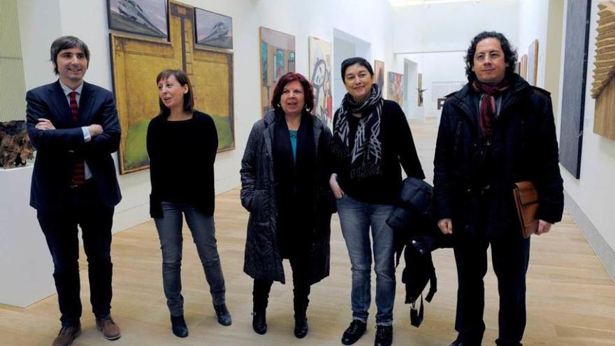 Por la izquierda, Alfonso Palacio, Lucía García, M.ª José Baragaño, Lydia Santamarina y Carlos Cuadros, tras la reunión celebrada en el Museo de Bellas Artes.