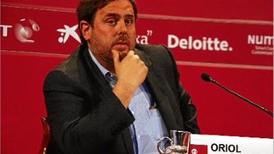 El líder d&#039;ERC, Oriol Junqueras durant una conferència titulada &quot;Sortir de la crisi: depèn de nosaltres&quot;.