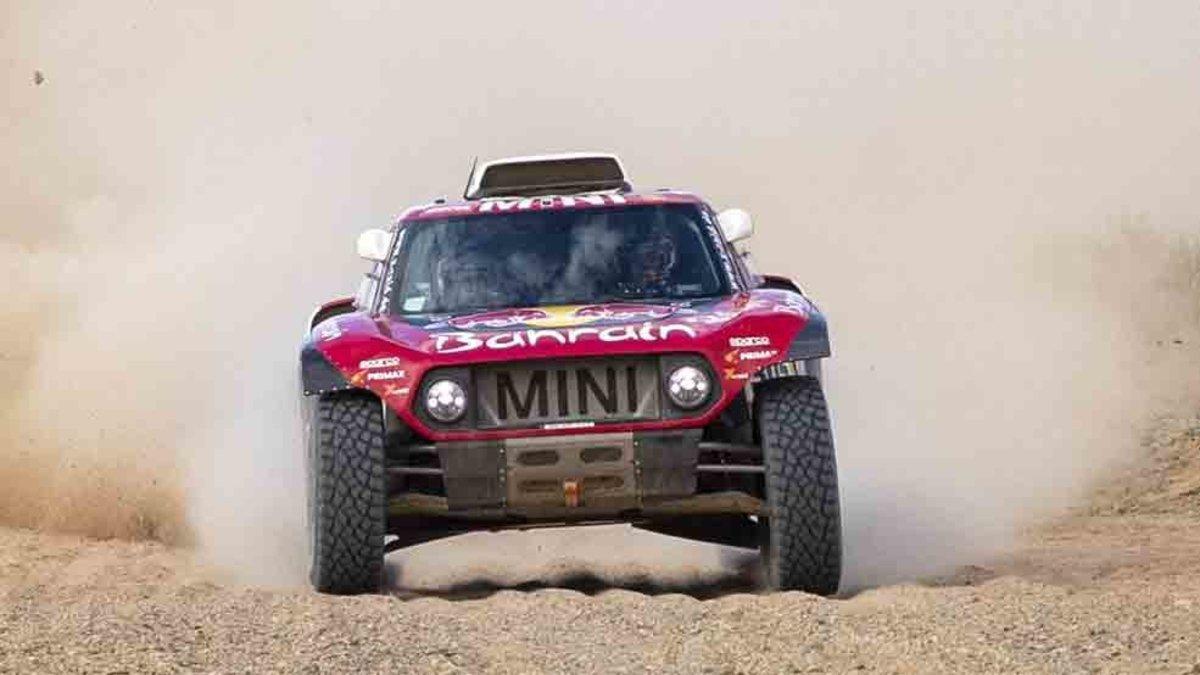 Carlos Sainz se mantienen líder en el Dakar 2020