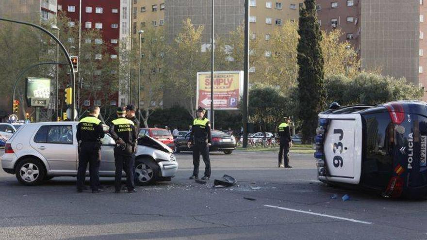 Varias personas resultan heridas en una colisión entre dos vehículos en la capital aragonesa