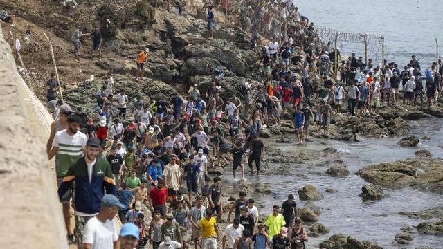 El Marroc reconeix 40.000 entrades de migrants a Ceuta i 11 morts al seu territori