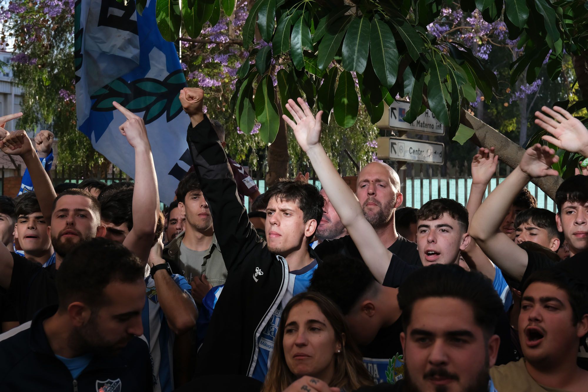 La protesta de la afición antes del Málaga CF - CD Mirandés, en imágenes