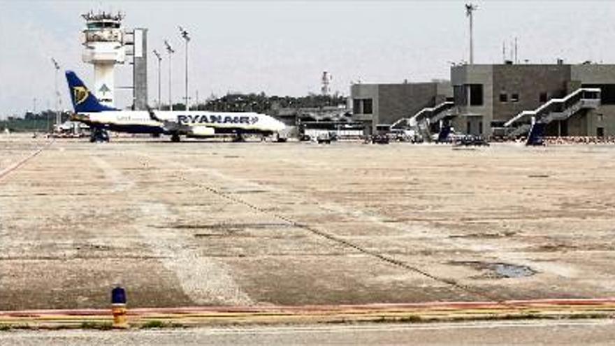 Una fotografia d&#039;arxiu de les pistes de l&#039;aeroport de Girona-Costa Brava, a Vilobí d&#039;Onyar.