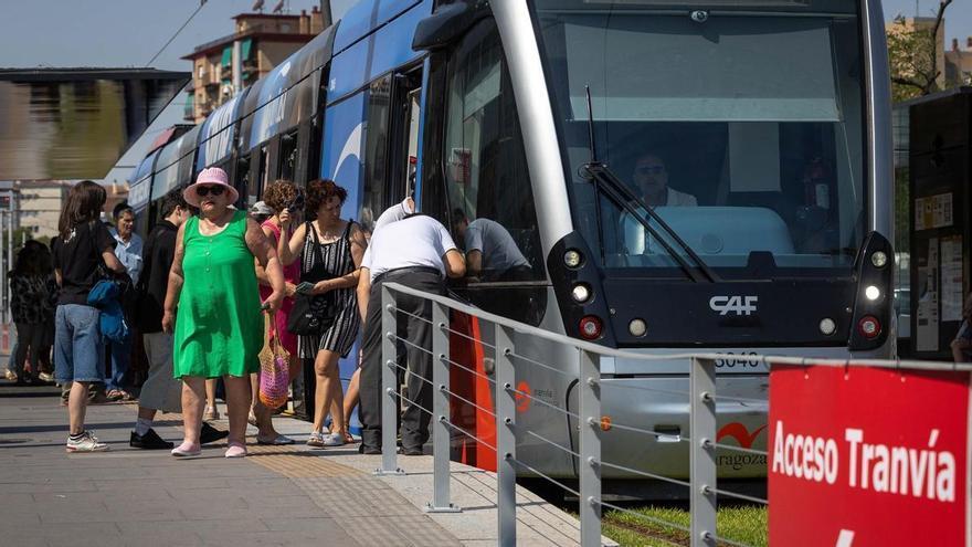 Los trabajadores del tranvía de Zaragoza amenazan con una nueva huelga indefinida: "Pedimos trabajar un máximo de ocho horas"
