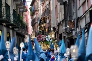 Vuelven las procesiones a Murcia: el Amparo ya tiñe de azul las calles