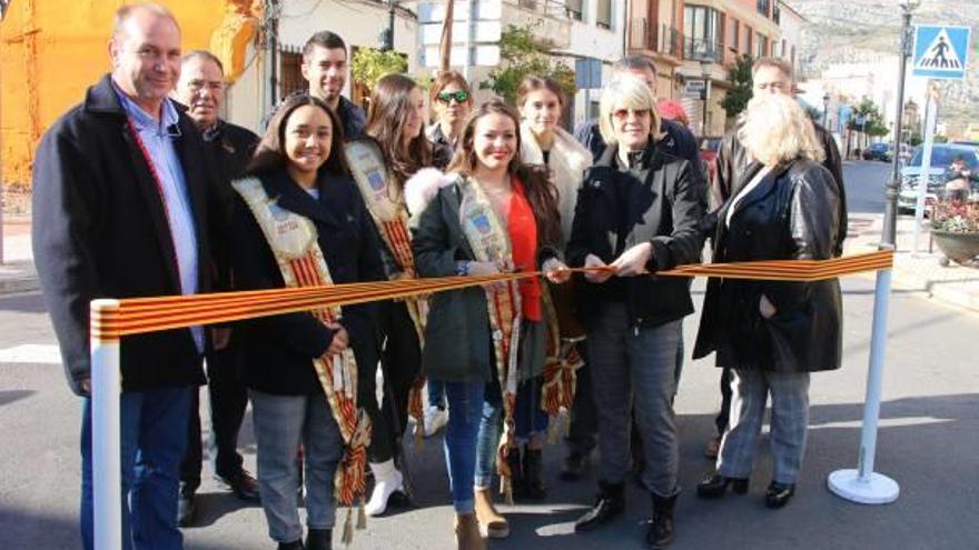 Momento de la inauguración que tuvo lugar ayer a cargo de la reina de las fiestas.