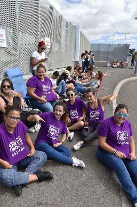 Ambiente y público previo al concierto de Luis ...