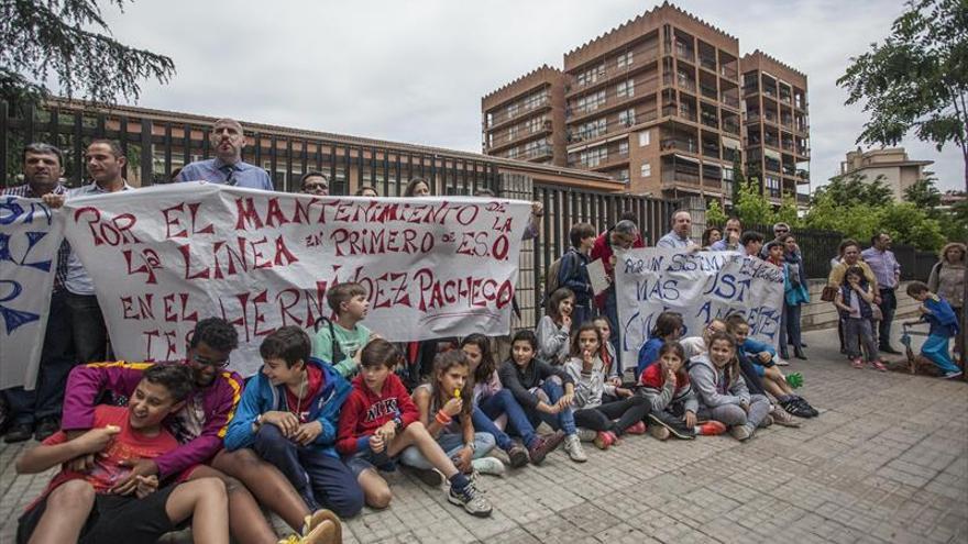 Los padres del Pacheco afirman que Educación favorece a la concertada