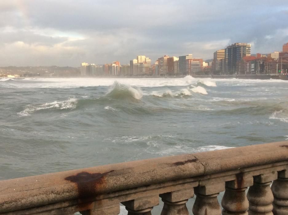 Oleaje en Gijón.