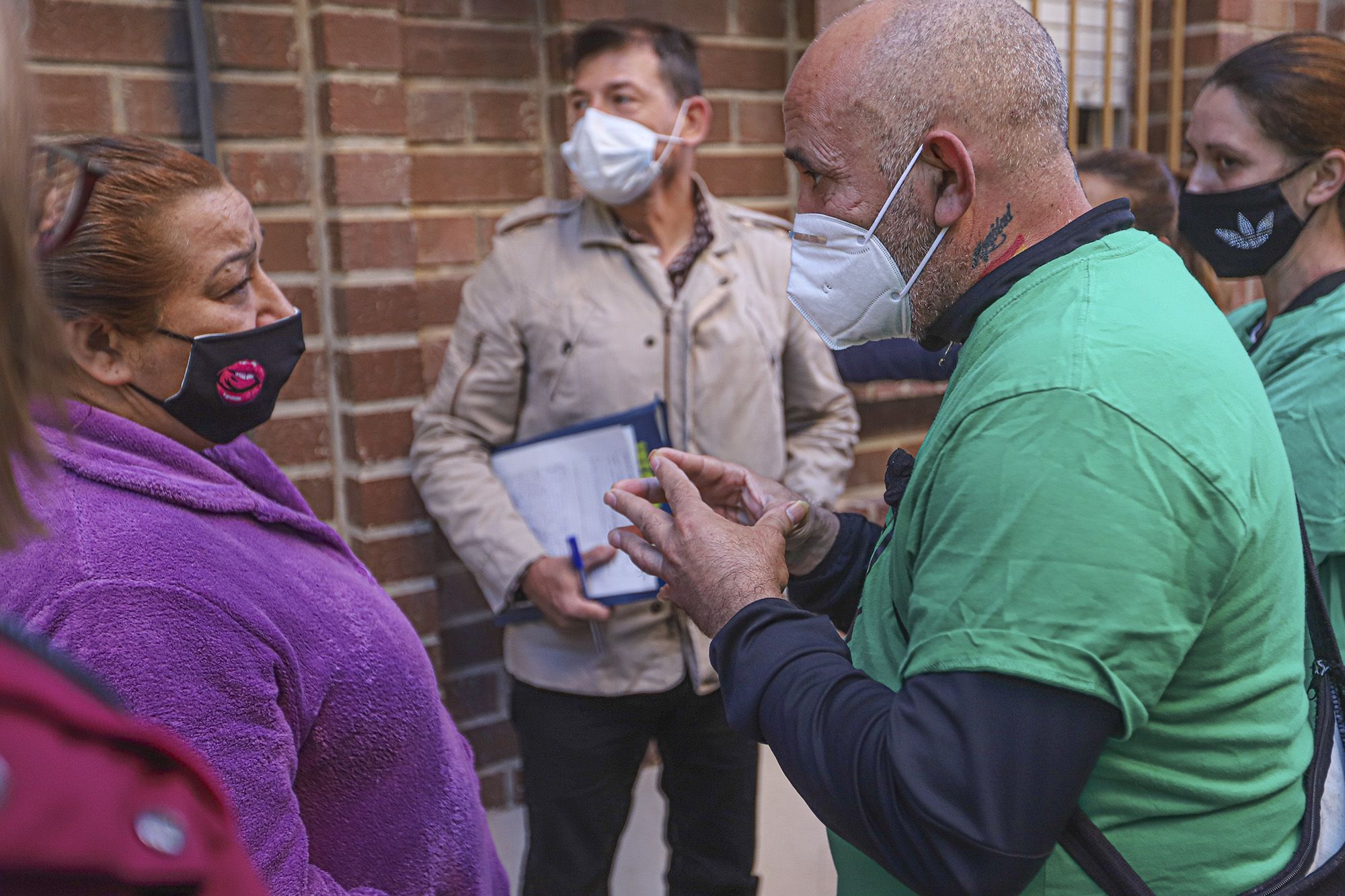 Paralizan el desahucio de tres familias residentes en el mismo edificio de Orihuela