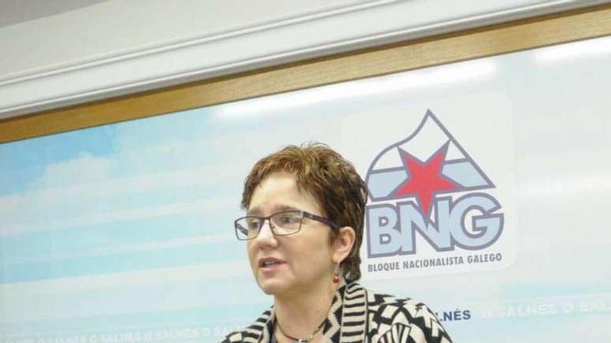 Montserrat Prado Cores firma la propuesta del BNG. // Noé Parga