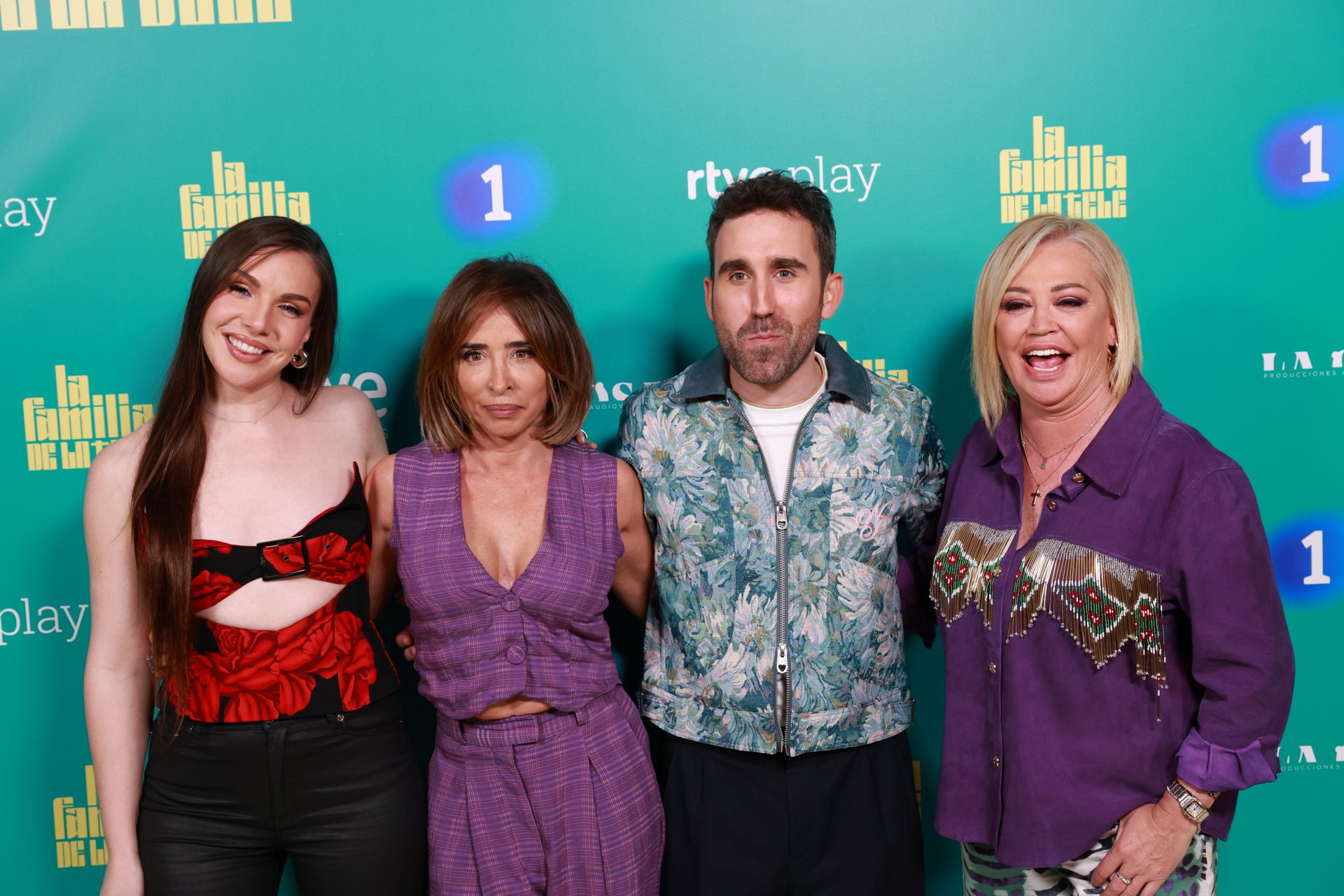 Inés Hernand, María Patiño, Aitor Albizua y Belén Esteban en la presentación de 'La familia de la tele'