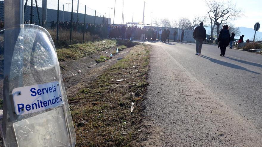 Un preso de una cárcel de Barcelona intenta secuestrar a una funcionaria en su celda