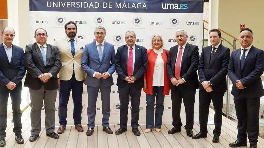 Asistentes a la presentación de la cátedra, en la mañana de este lunes, en el Rectorado.