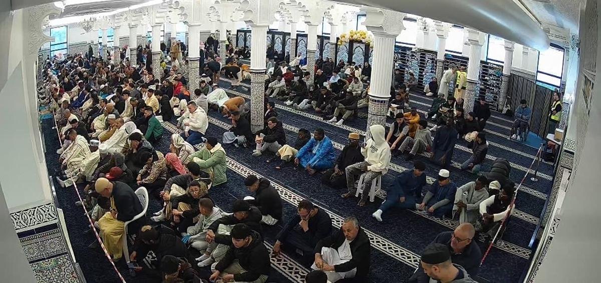 Celebració del tancament del dejuni a la mesquita de l'Aranya