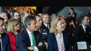 Ángel Escribano, presidente de Indra; Federico Linares, presidente de EY España y Amparo Valcarce, secretaria de Estado de Defensa.