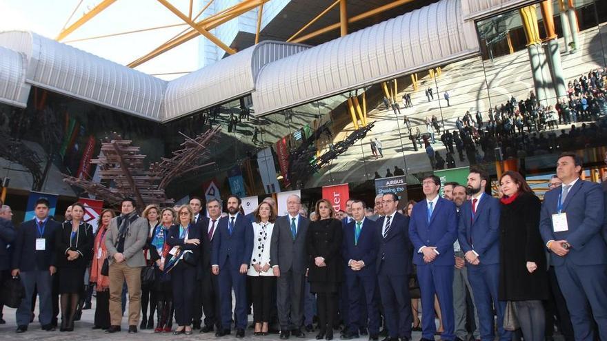 El minuto de silencio en la inauguración del Foro Transfiere.