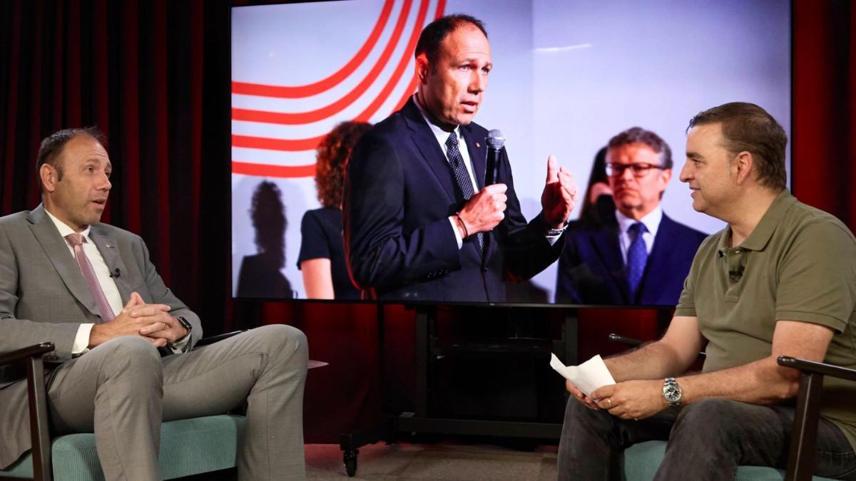 Berni Álvarez respondiendo las preguntas de Jaume Marcet