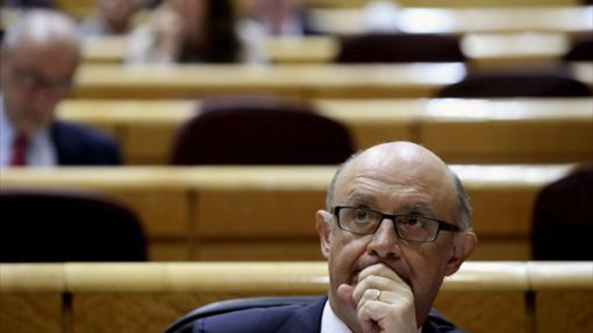 Cristóbal Montoro en el Senado, durante una sesión de control.