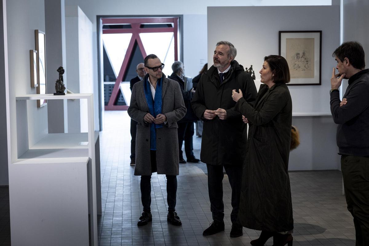 Azcón y Olloqui, este martes, durante la visita a la exposición.