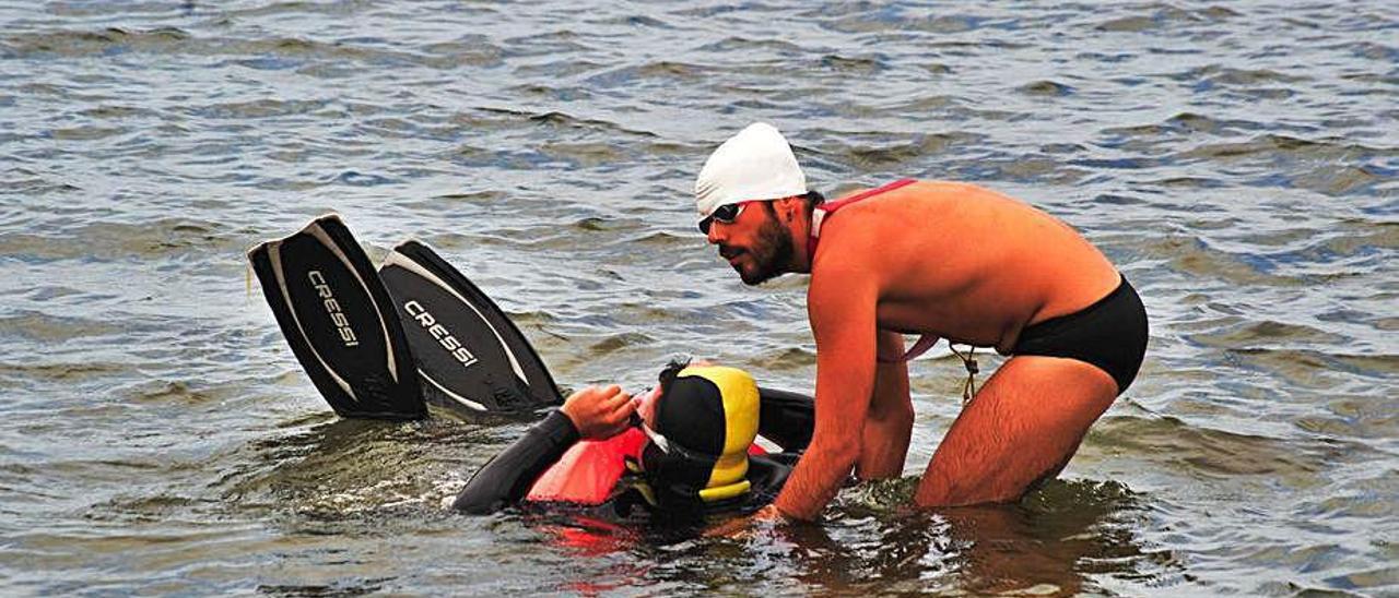 Las pruebas prácticas se celebraron ayer en la playa de Compostela.