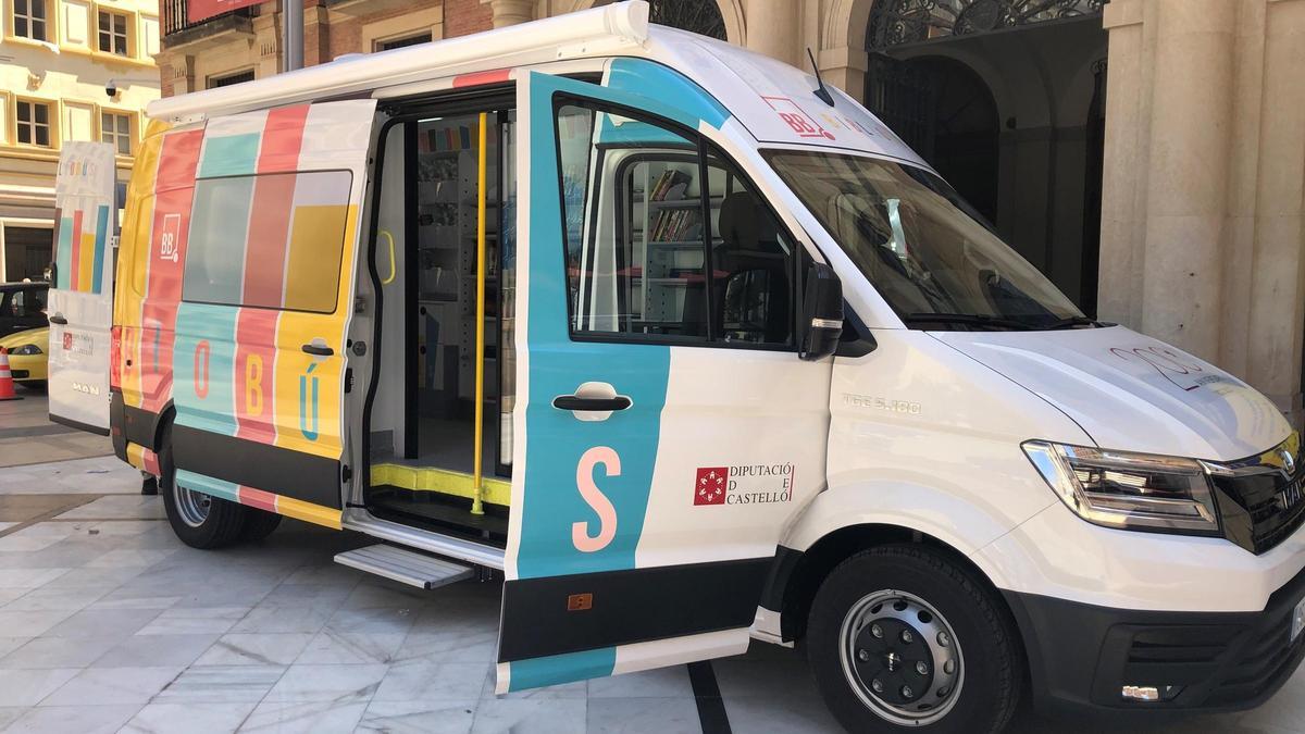 Bibliobús de la Diputación de Castellón, que acerca la lectura a los municipios de la provincia.