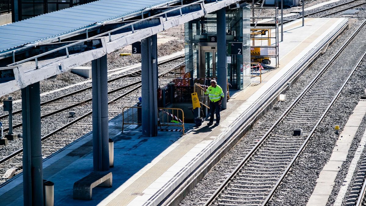 Obras en una estación de la región en una fotografía de archivo.