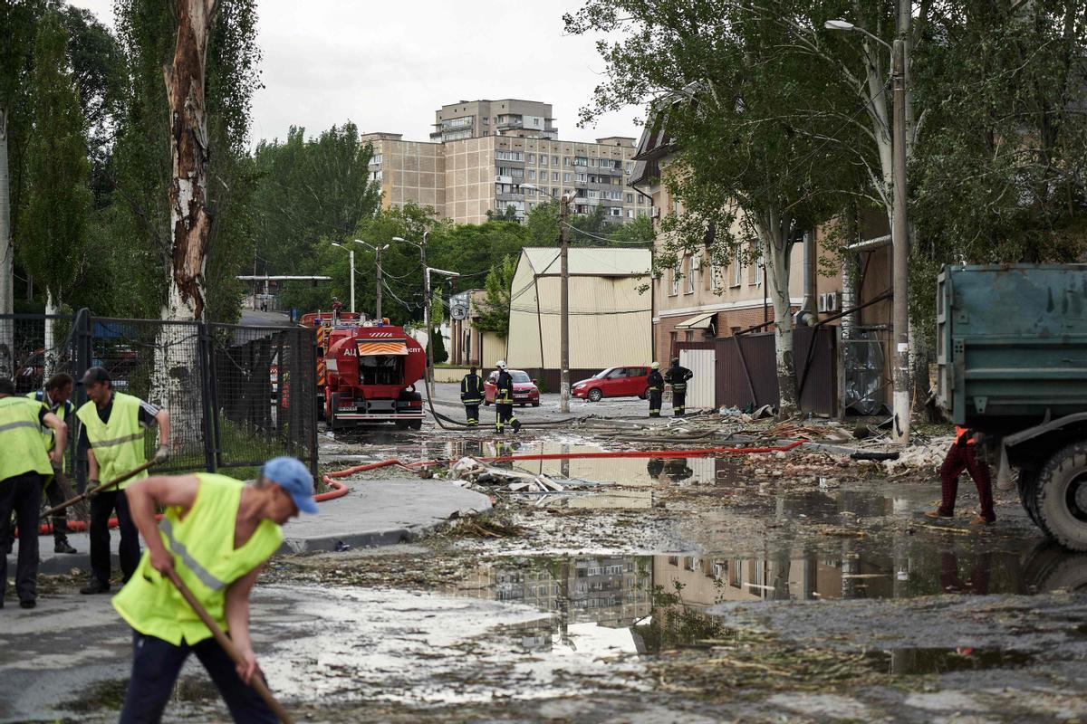 Rusia bombardea un hospital en Dnipro y causa al menos dos muertos