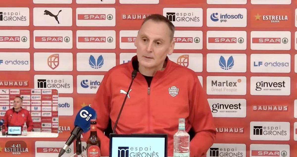 Roberto Íñiguez, a la sala de premsa de Fontajau.