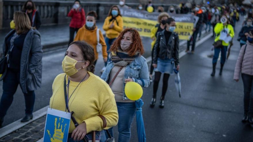 Manifestación de empleados públicos celebrada hace dos años en demanda de estabilidad laboral. | | ANDRÉS GUTIÉRREZ