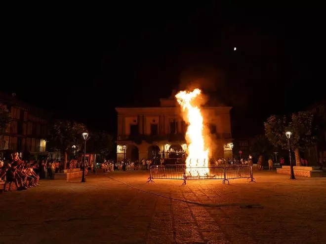 Una noche mágica en las hogueras de la noche de San Juan en Tagarabuena y Toro