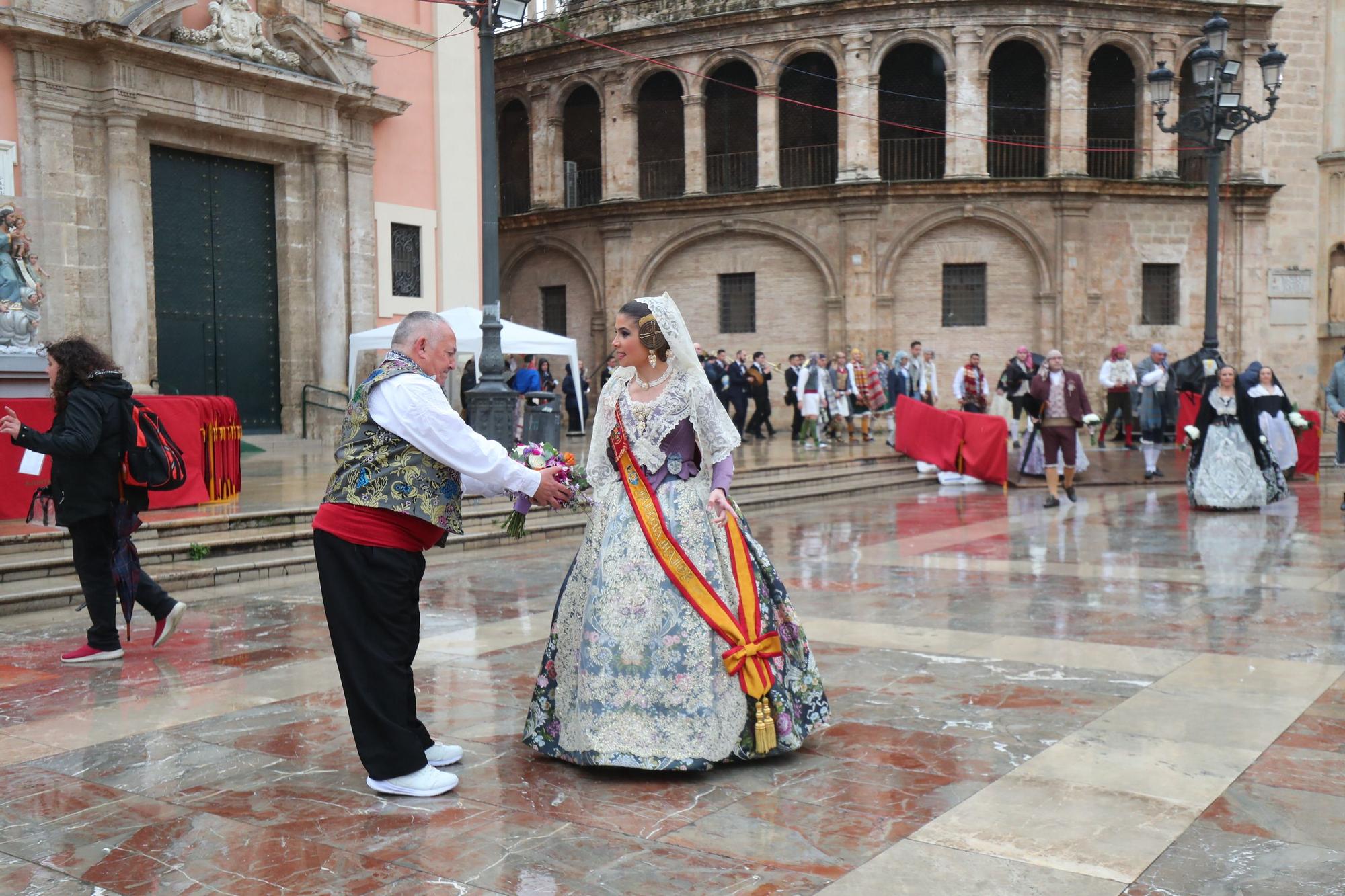Búscate en el primer día de ofrenda por la calle de la Paz (entre las 15:30 a las 17:00 horas)