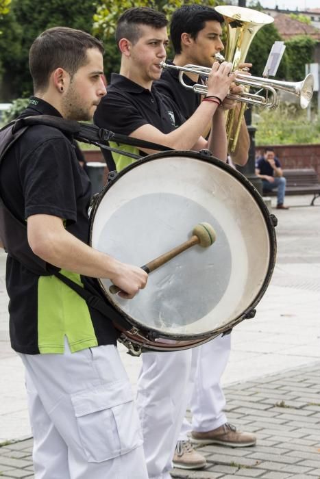 Espicha y charanga en las fiestas de Santa Filomena en Santullano