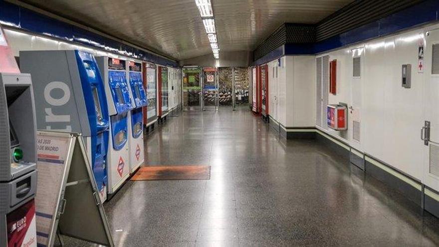 El metro de Madrid cierra 44 vestíbulos y 183 accesos