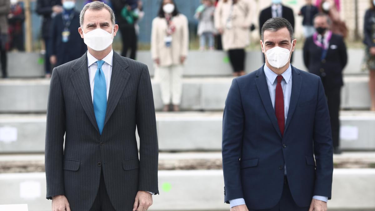 El rey Felipe VI y el presidente del Gobierno español, Pedro Sánchez.