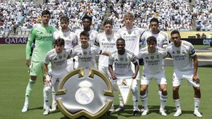 Jugadores del Real Madrid forman previo al partido del Mundial de Clubes ante el Pachuca.