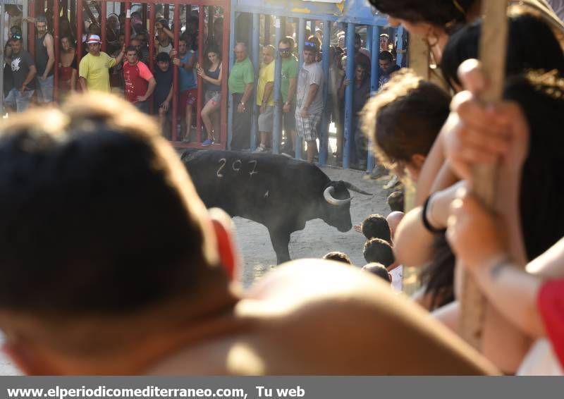 Desfile de peñas y toro fiestas Sant Pere