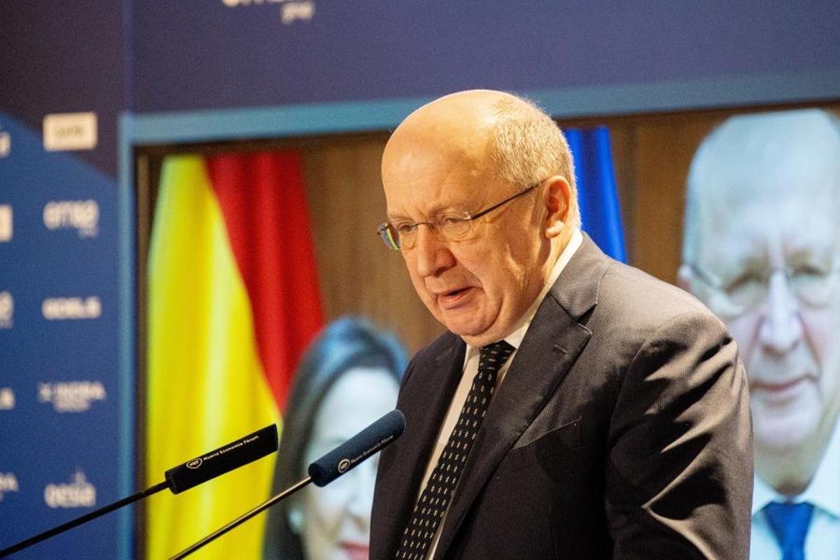 Andrius Kubilius, comisario europeo de Defensa y Espacio, este viernes en un desayuno del FDoro d ela nueva Defensa.