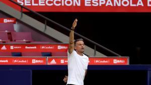 Luis Enrique, en el banquillo durante el España - Portugal