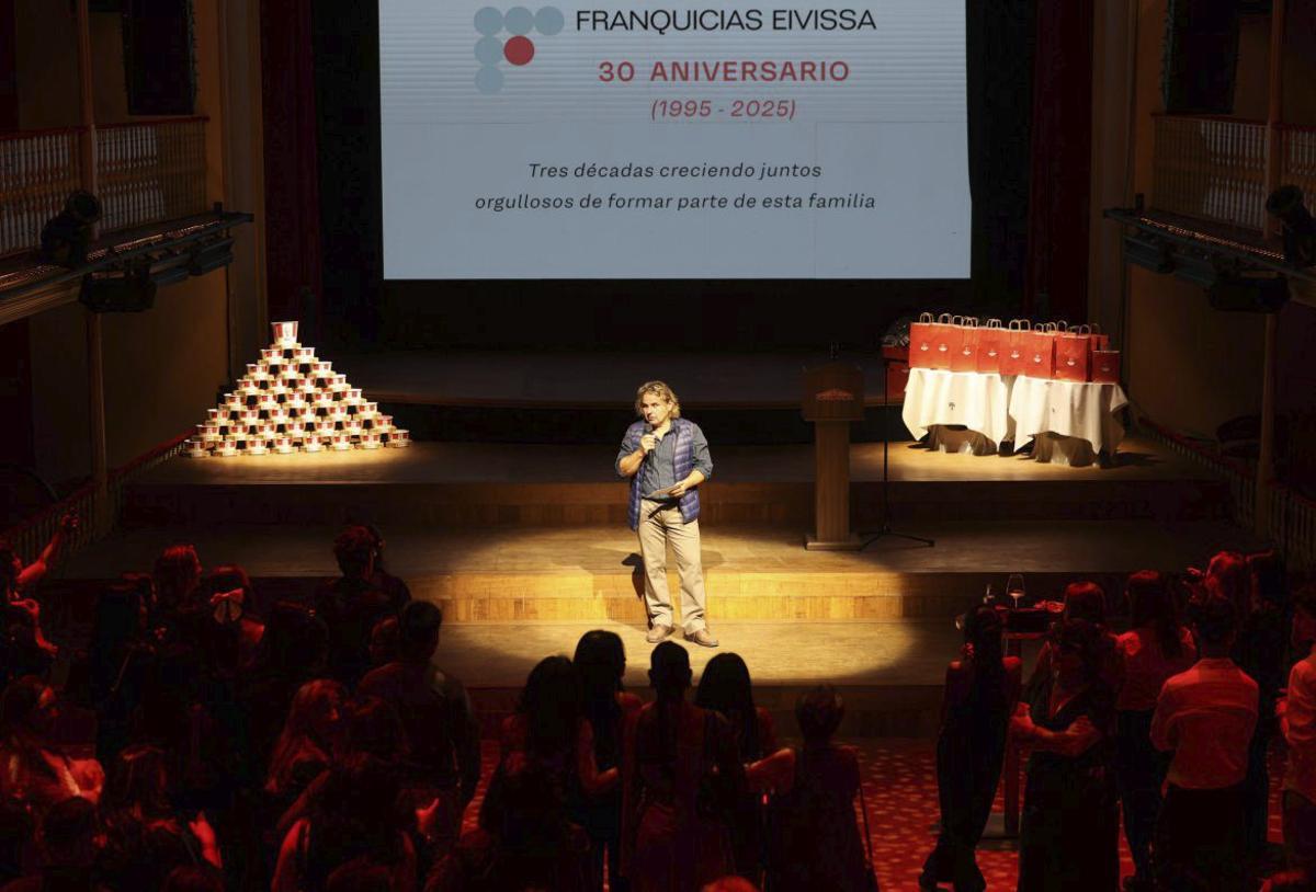 El director de Franquicias Eivissa, Rafael Guillén, agradeció el compromiso de todo el equipo. | FOTOS: MARCELO SASTRE