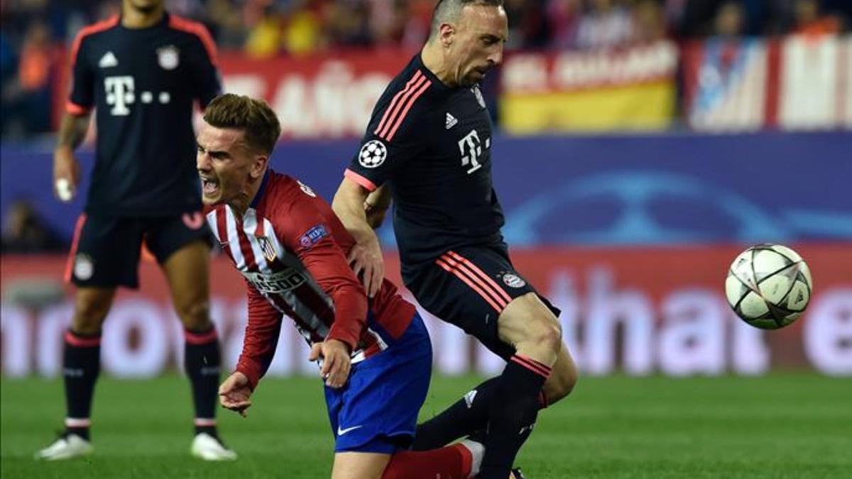 Griezmann y Ribery, en un enfrentamiento en la Champions League